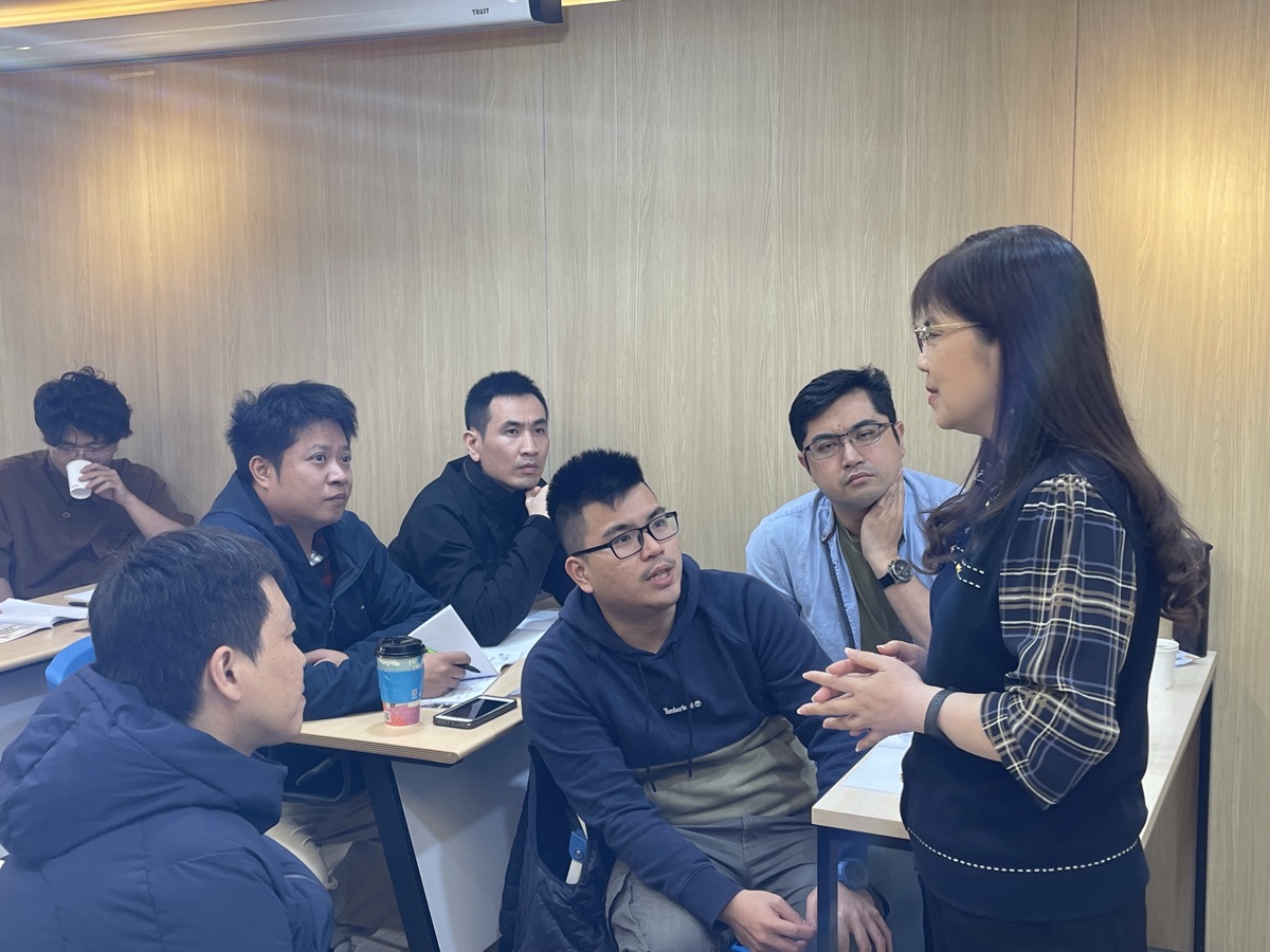 育玫與老闆學員現場對話